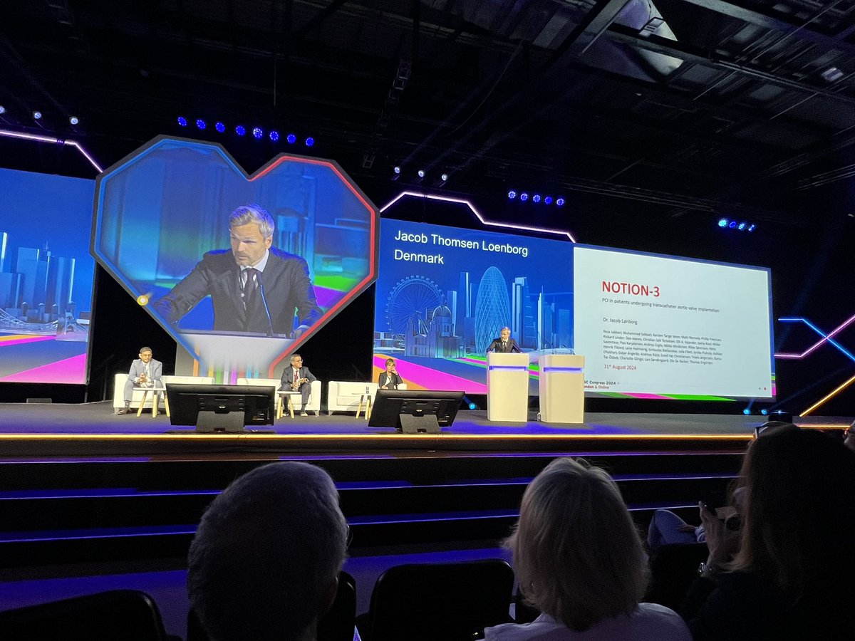 JasmineMarquard's tweet image. 🚨 PCI or medical treatment in patients with CAD and severe AS treated with TAVI? 🤔
⬇️ MACE in patients treated PCI compared to medical treatment! 
Dr. Lønborg just presented the primary results of #NOTION3 at #HOTLINE at #ESCCongress in London 🫀 @RigsHeart #CardioTwitter