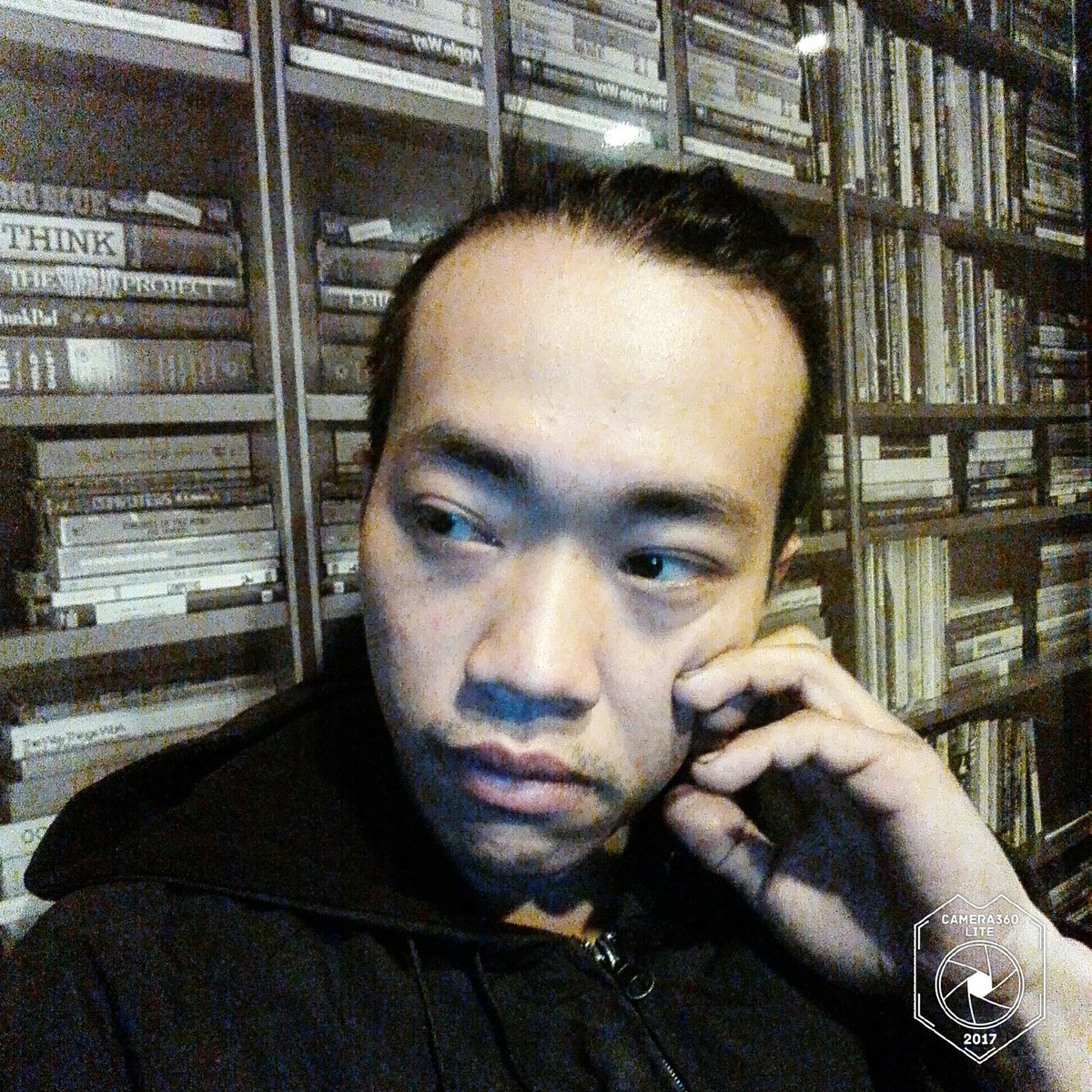 人生總有太多的無奈和遺憾，由於這就是生活，夕陽易逝,歲月消退，容顏不在，花開花落。
總在感嘆人生，人生無奈。

時間的腳步匆匆,又有何奈? 當滄桑將在你的人生道路

自己選的路...爬也要爬完