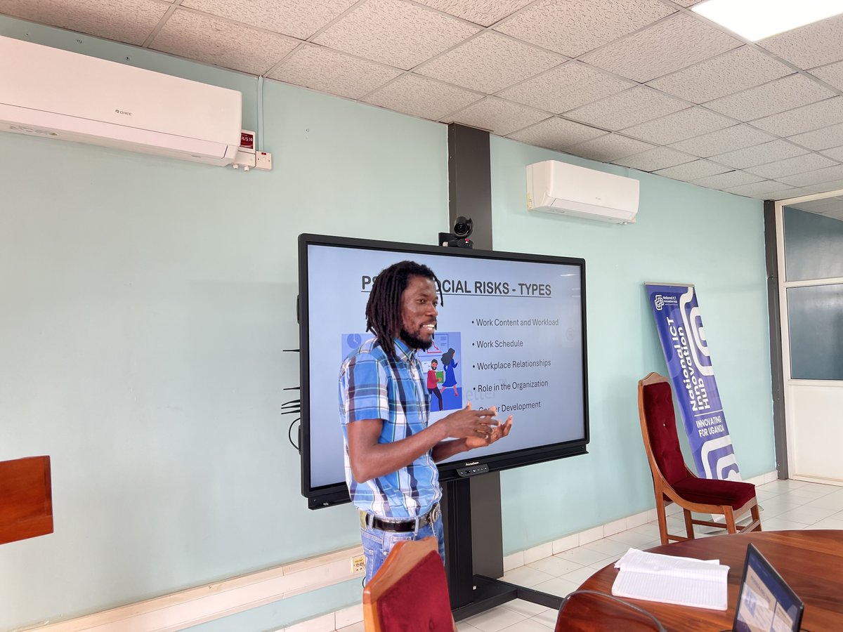 mind_lyfe's tweet photo. ASANTE to everyone who joined our talk on Psychosocial Risks and #MentalHealth  in the #Workplace 🧠💼 

It was inspiring to see such a great turnout and engage in meaningful discussions on how we can create healthier, safer, and more inclusive work environments. 🌿 https://t.co/05a1Mmjifu