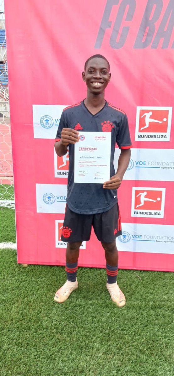 FuchsFootball's tweet photo. Zaccheaus #Tope, the 16-year-old right back from #DazzleFC! 💥

- 10 assists, 3 goals in 15 games
- Explosive speed, top technique
- Versatile &amp; goal-threatening

Ex-#FCBayern Youth with massive potential. The future is bright! 🌟

#FootballTalent #FuchsInTheBox

@dyemiblack https://t.co/cvWHy1KHPK