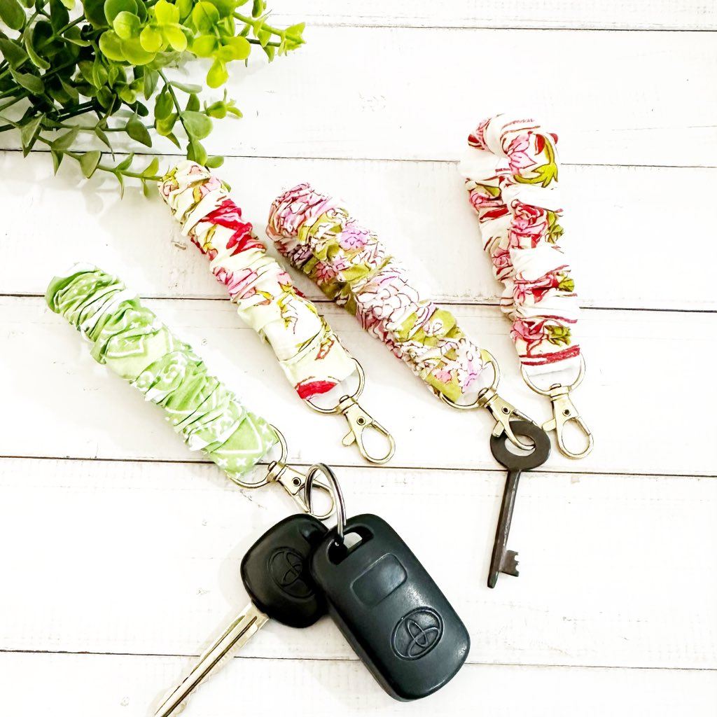 chezvies's tweet image. Scrunchie Keychains chezvies.etsy.com/listing/176079…

#keychainlove #customkeychain #fabrickeychain #scrunchielove #scrunchiekeyfob #keychainlove