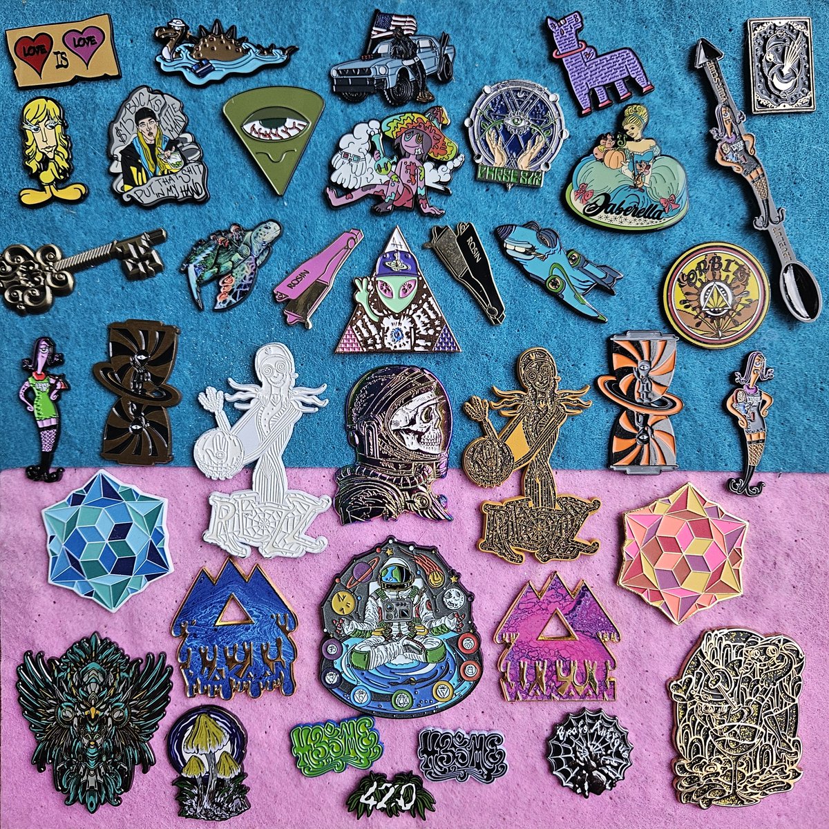 MrMartianDesign's tweet image. RTs are appreciated! Help me find these pins new homes 🤲