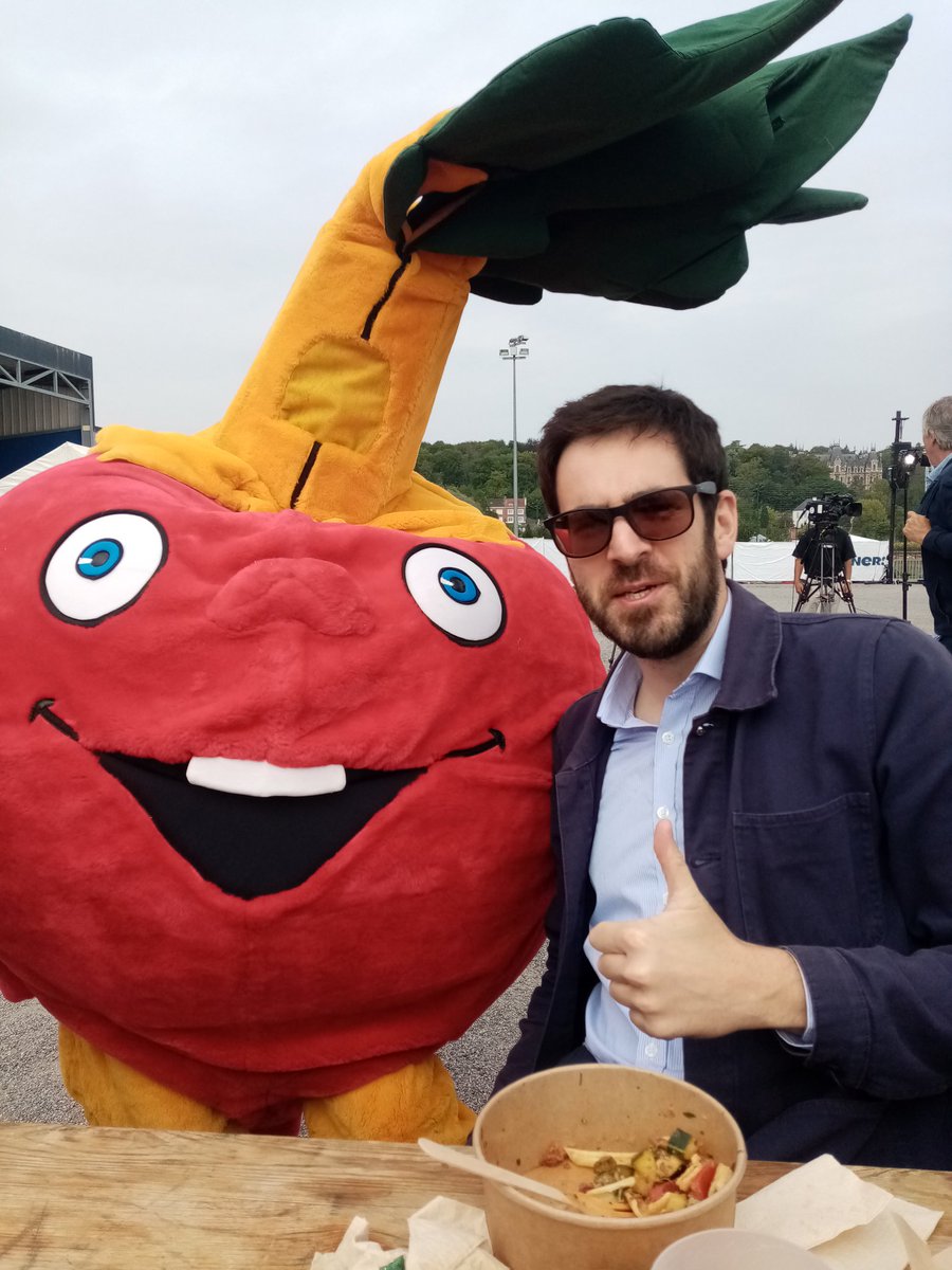 JulienPoix's tweet image. "Faire France en entier et pas à moitié ": des clochers de Picardie aux cités du midi. Les mots forts de @Francois_Ruffin à #Flixecourt. Pour les héros du travail, les auxiliaires de vie, les ouvriers, les soignants, nous avons le devoir de gagner, unis, rassemblés. #Le31JeViens