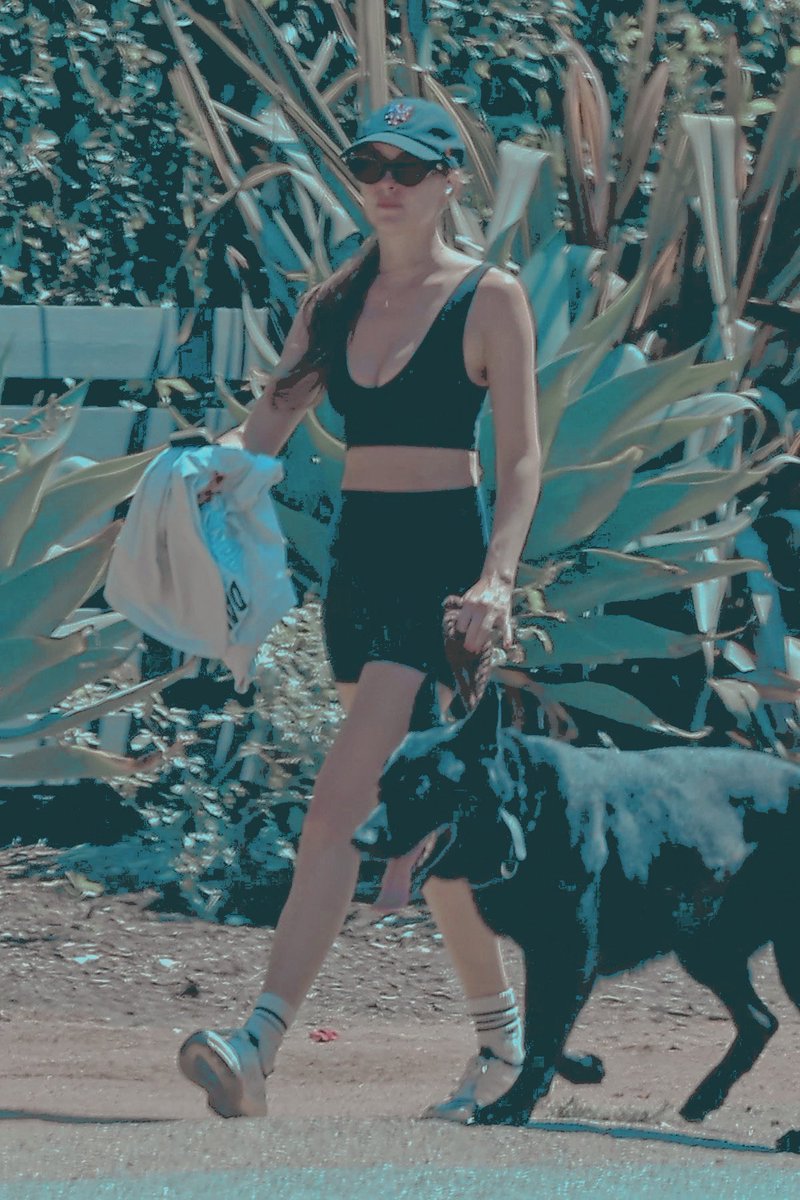 ⠀⠀
𝐤𝐞𝐧𝐧𝐞𝐝𝐲   𝐠𝐫𝐚𝐧𝐭   𝐬𝐡𝐨𝐰𝐬   𝐨𝐟𝐟   𝐬𝐭𝐮𝐧𝐧𝐢𝐧𝐠
𝐟𝐢𝐠𝐮𝐫𝐞    𝐢𝐧   𝐬𝐤𝐢𝐦𝐩𝐲   𝐰𝐨𝐫𝐤𝐨𝐮𝐭    𝐠𝐞𝐚𝐫—
𝐰𝐡𝐨’𝐬             𝐭𝐡𝐞            𝐥𝐮𝐜𝐤𝐲             𝐝𝐨𝐠?
𝐖𝐈𝐓𝐂𝐇   𝐖𝐄𝐄𝐊𝐋𝐘   𝐰𝐚𝐧𝐭𝐬   𝐭𝐨   𝐤𝐧𝐨𝐰!