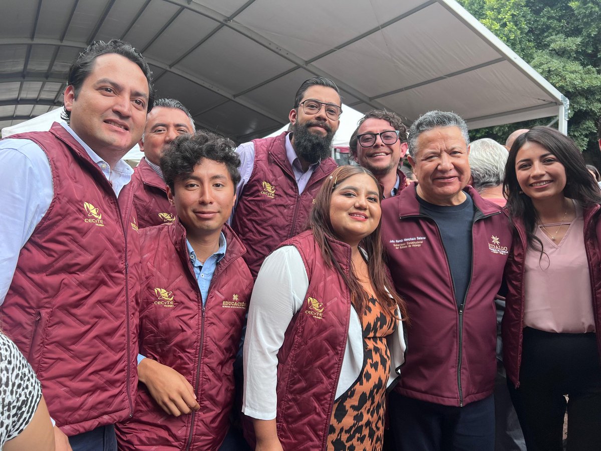 edmundo_rmz's tweet photo. Una gran felicitación al equipo @CECyTEHidalgo que participa en las #RutasDeLaTransformación 👏 

Recibieron del Gobernador @juliomenchaca_ y de nuestro Secretario @natycastrejonv un reconocimiento por su gran trabajo en esta estrategia a favor de #PrimeroElPueblo. Felicidades🏅 https://t.co/a1QIoAELIU