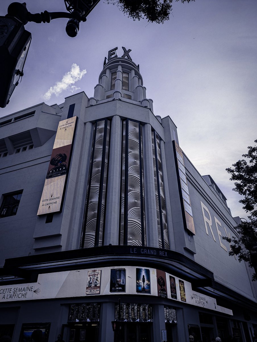 theo_brnrd's tweet photo. 9ème heure sur 22. On commence à perdre des gens. 

Toujours en place pour le marathon des 8 films Spider-Man à la suite au @LeGrandRex ! 🕸️🕷️ https://t.co/6YFV1el8fv