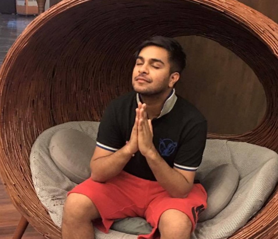 Poetbyaesthetic's tweet photo. Asim chilling knowing he worked hard for 11 years. 
#11YearsOfAsimAzhar https://t.co/E8fdc5SaQ9