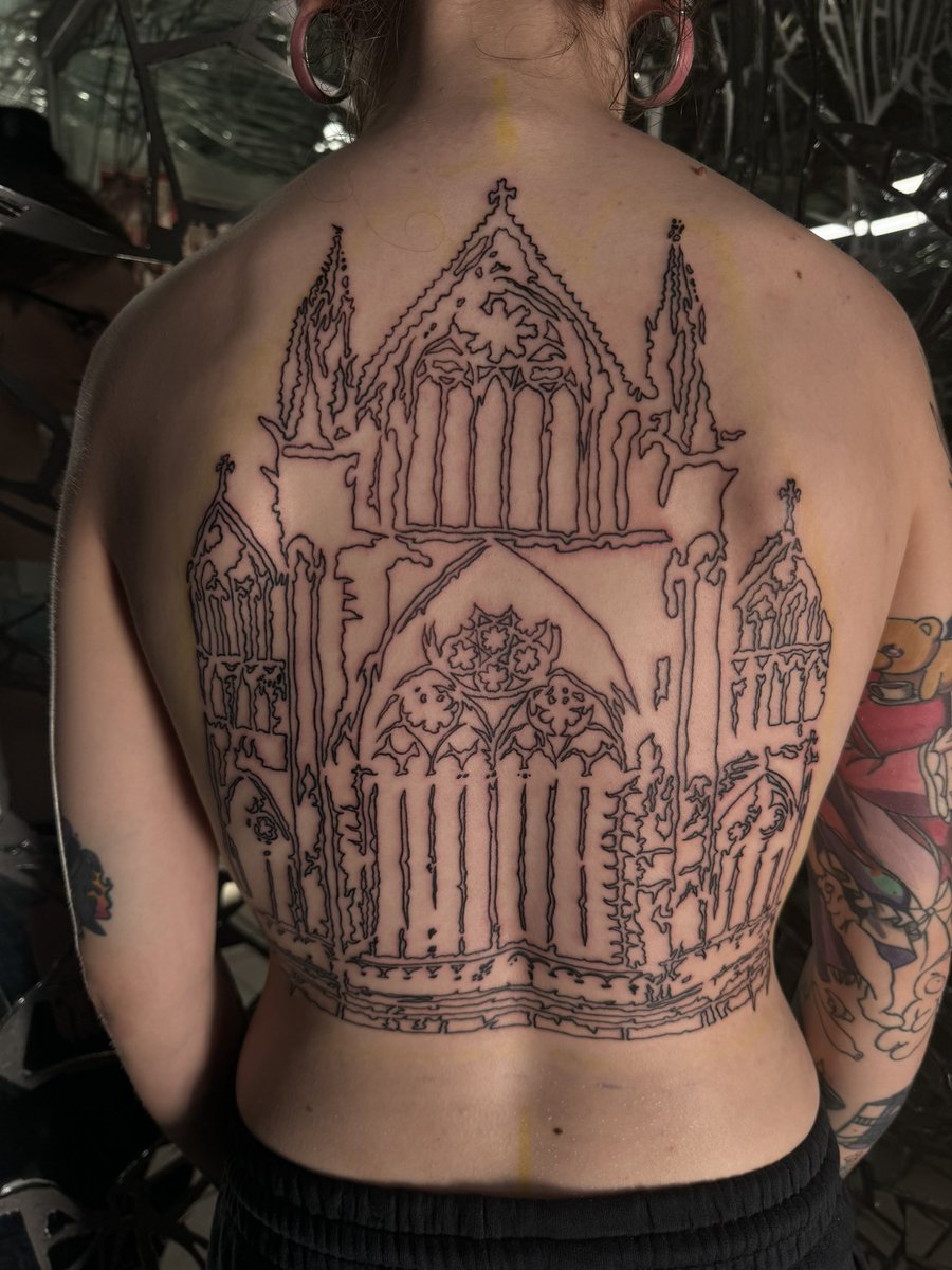 Can’t believe I sat for this AHHHHH ITS ME MY BACK I HAVE A BACKPIECE we’re gonna black fill soon!!!!!! Done by my amazing husband @farontattoos at Carnivale in Biloxi!!!! :DDDDD