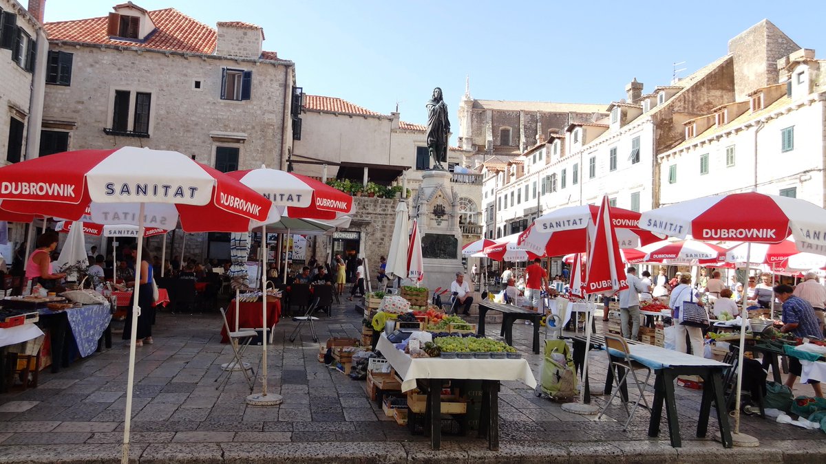 SylvieChastella's tweet image. Challenge photo  a day 2024 - 31 août 
 A MARKET STALL Dubrovnik  #fmspad