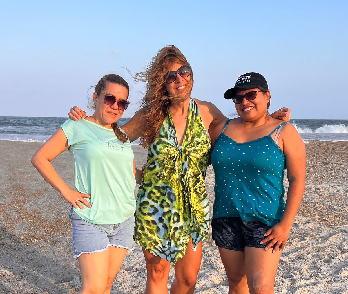 GertParede12906's tweet photo. Full moon at the beach! https://t.co/rG1TKthJKF
