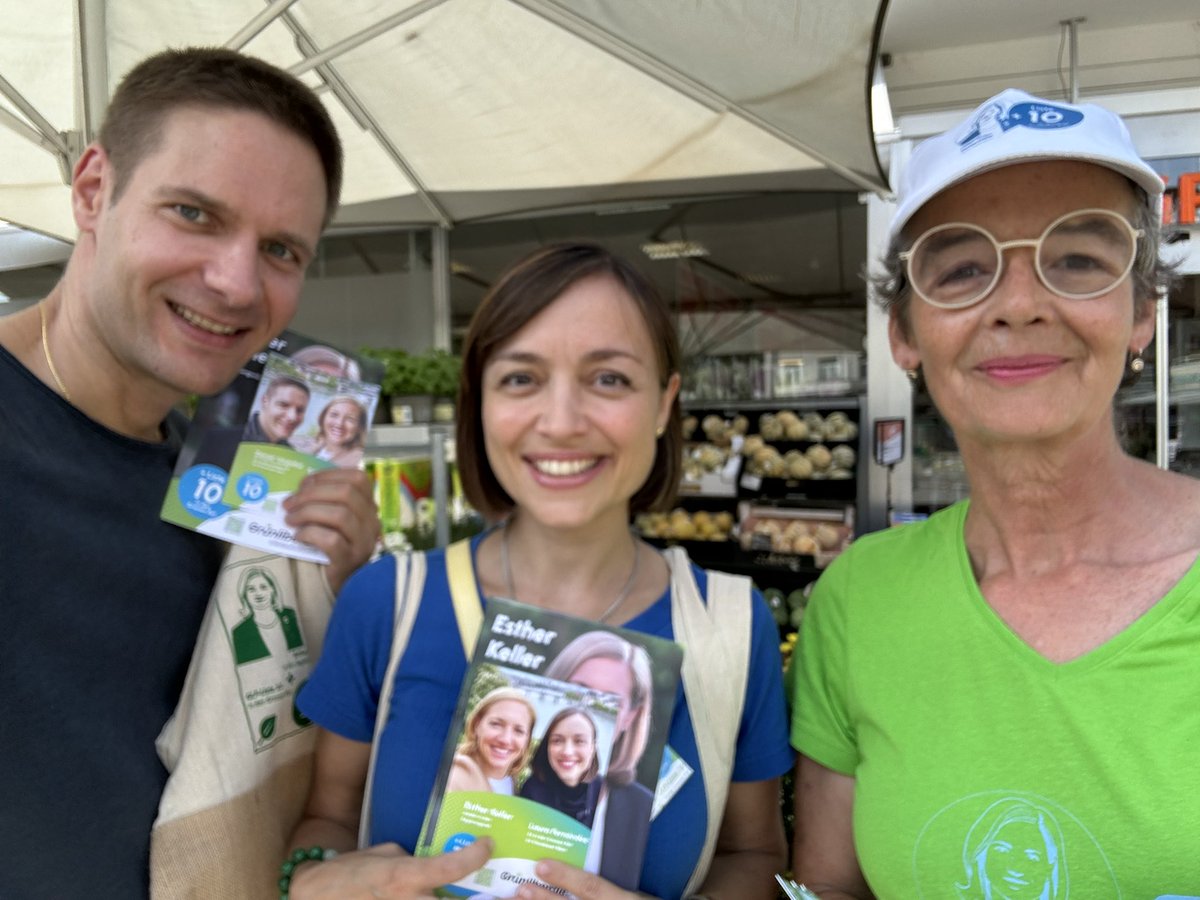 VicentiniBS's tweet photo. Zu dritt macht flyern mehr Spass😀.

#GLP #WahlenBS2024 #mutzumehrWahlkampf #flyern #TeamEsther #GrosserRat #Basel #Neuzgi https://t.co/FykvXYxHjK
