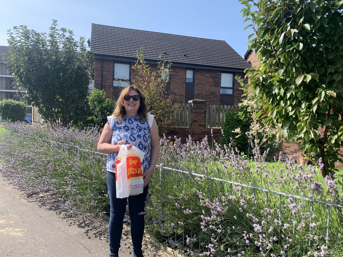 Alison_S_Taylor's tweet photo. Great to be out in #shortroods #Paisley listening to constituents in the sun with fab @ScottishLabour volunteers for #nationalcampaignweekend
Education concerns a common issue.
@UKLabour will to fix the foundations and rebuild the country. https://t.co/E1UJJa9Fhx