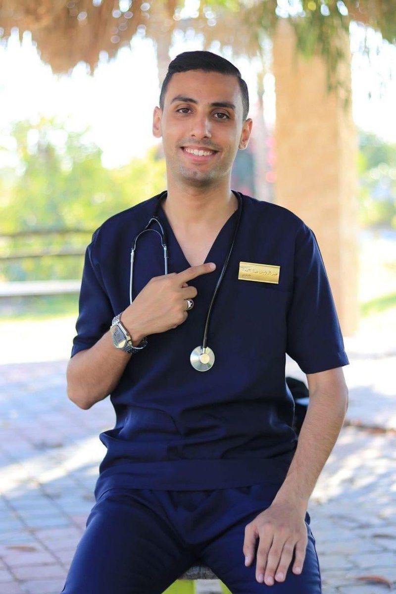 🚨Breaking: The Israeli army killed Dr. Abdul-Raouf Ammar Al-Assar, his brother Qusay, and his sisters Maysoun &amp; Yasmin in an Israeli airstrike that targeted their home in Khan Yunis, southern #Gaza.

A daily targeting of doctors .. a medical genocide in #Gaza ‼️