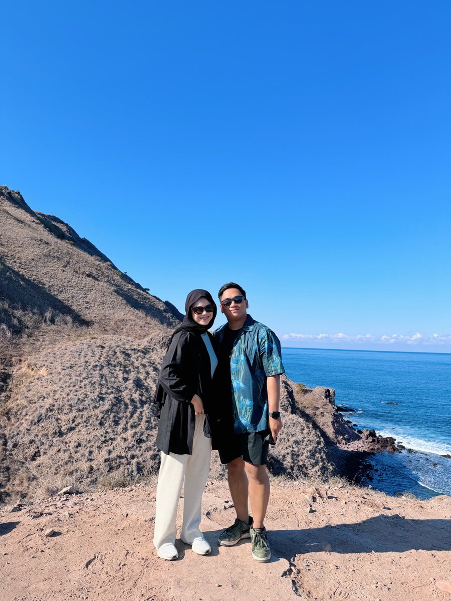 Saranadhila's tweet photo. Padar island - Bajo ⛰️🌊🚤 https://t.co/yxdx0MEQfI