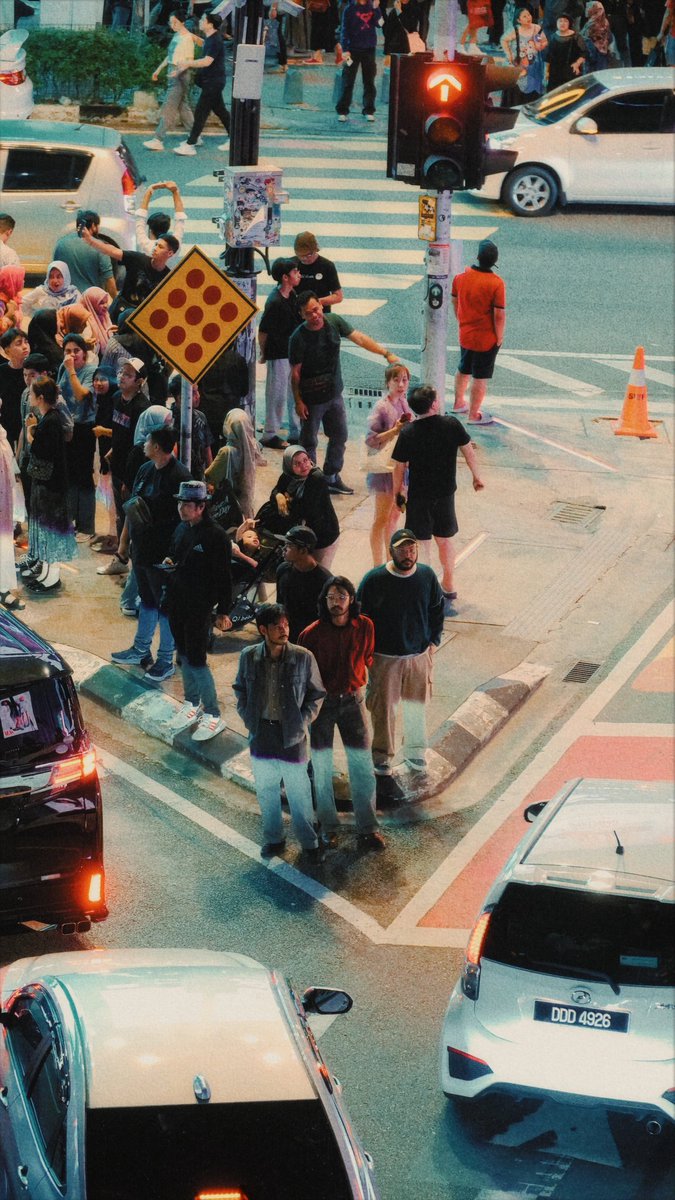 Selamat menyambut Hari Kemerdekaan yang ke-67. Perjuanganku di bawah kibarmu, Malaysia. 🇲🇾

Esok malam (1 Sept) di Kantin Gombak @asalgombak, kami perform akustik show — Turut serta <a href="/Leaism/">Moonchild</a> &amp; <a href="/soundsofkites/">Sounds Of Kites</a>! Bagi yang nak dapatkan fizikal album "Teleportasi", boleh jumpa kami 💿