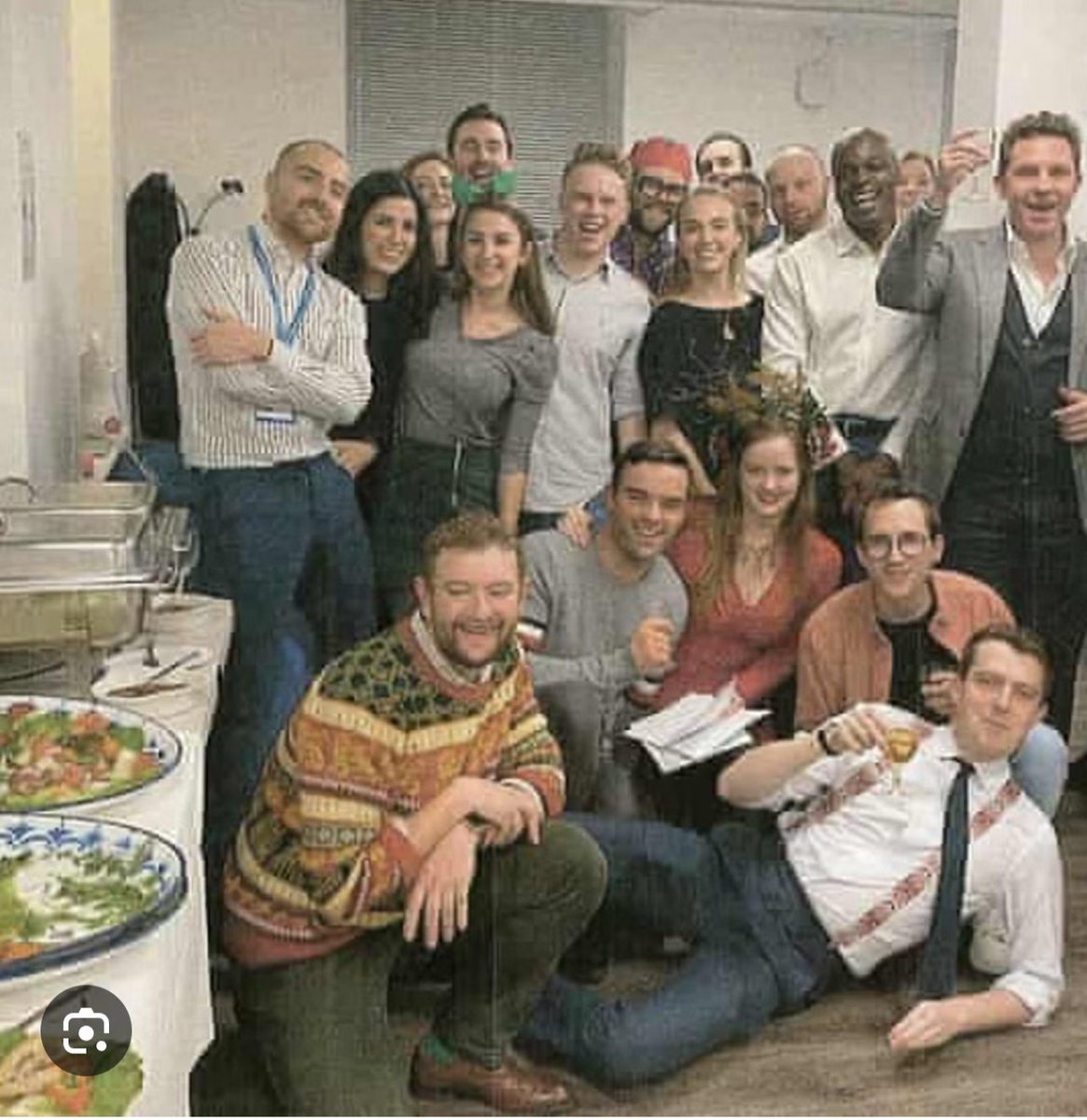 Jennife94501468's tweet image. What's the difference between these two pictures 👇
 Let's just have a little reminder shall we.
Oh yes one Is a young woman on holiday enjoying herself when it's legal too.
Whereas the second one is those disrespectful disgusting animals in parliament parting while our relatives…