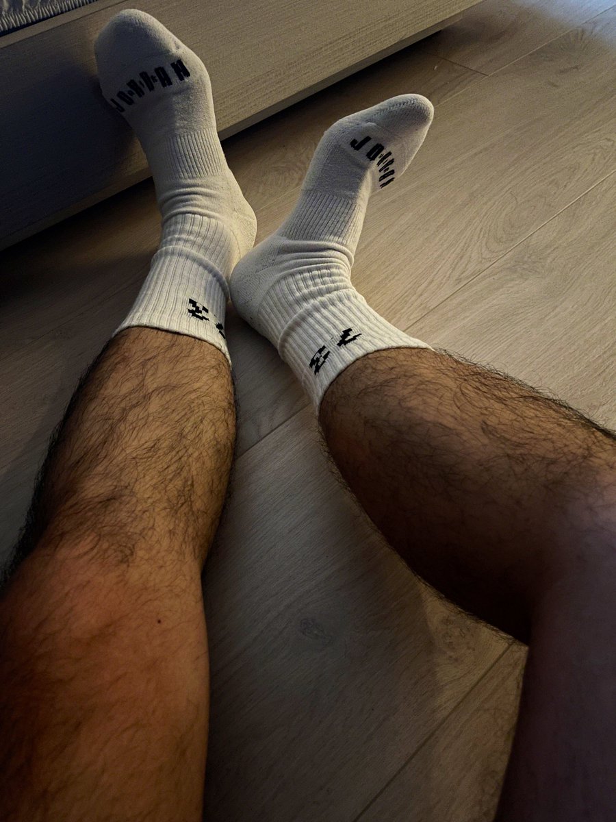 有襪友現在在信義區喝酒的嗎😏🫠