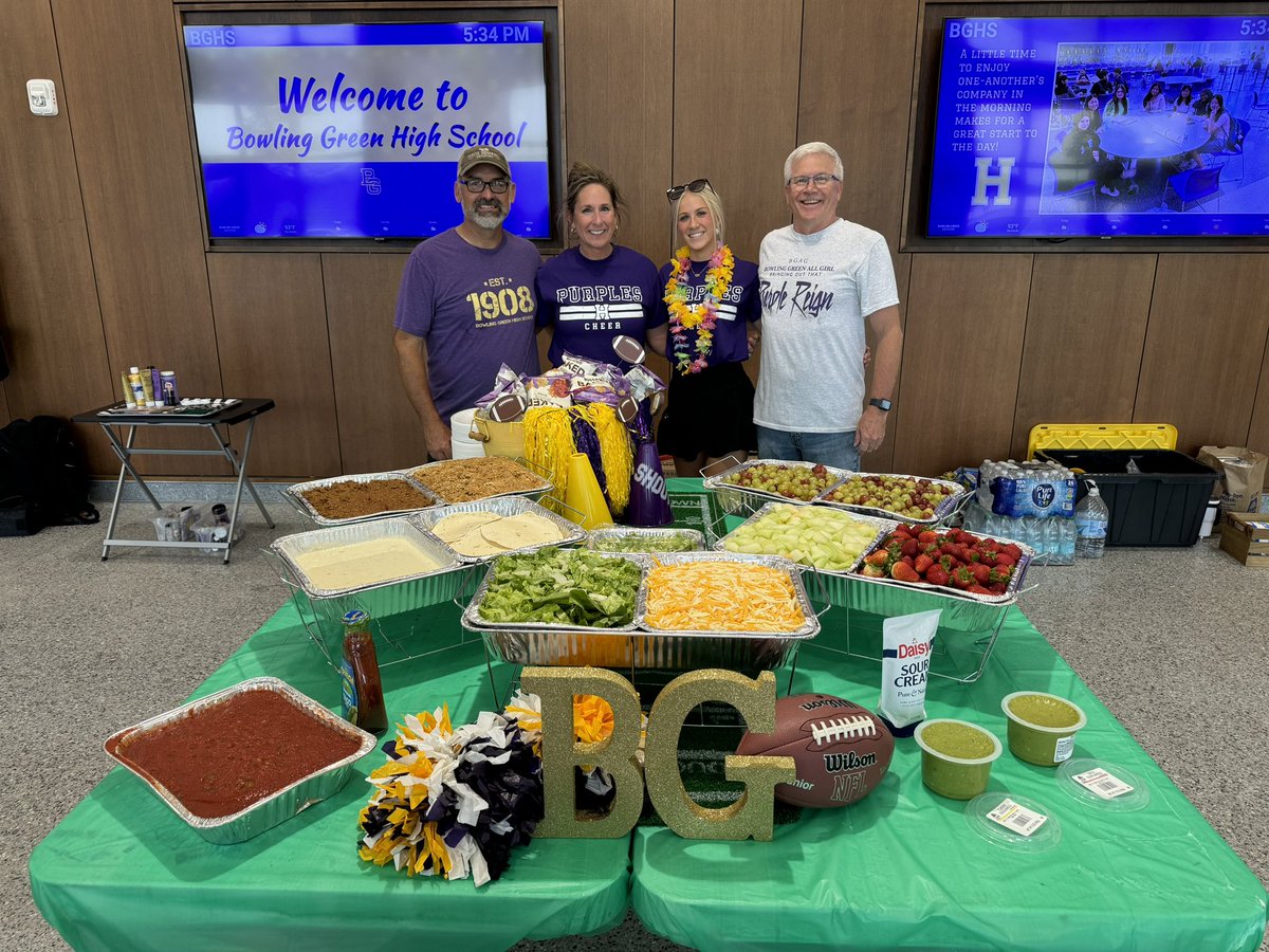 BGHS_Cheer's tweet image. Friday Night Lights 💜