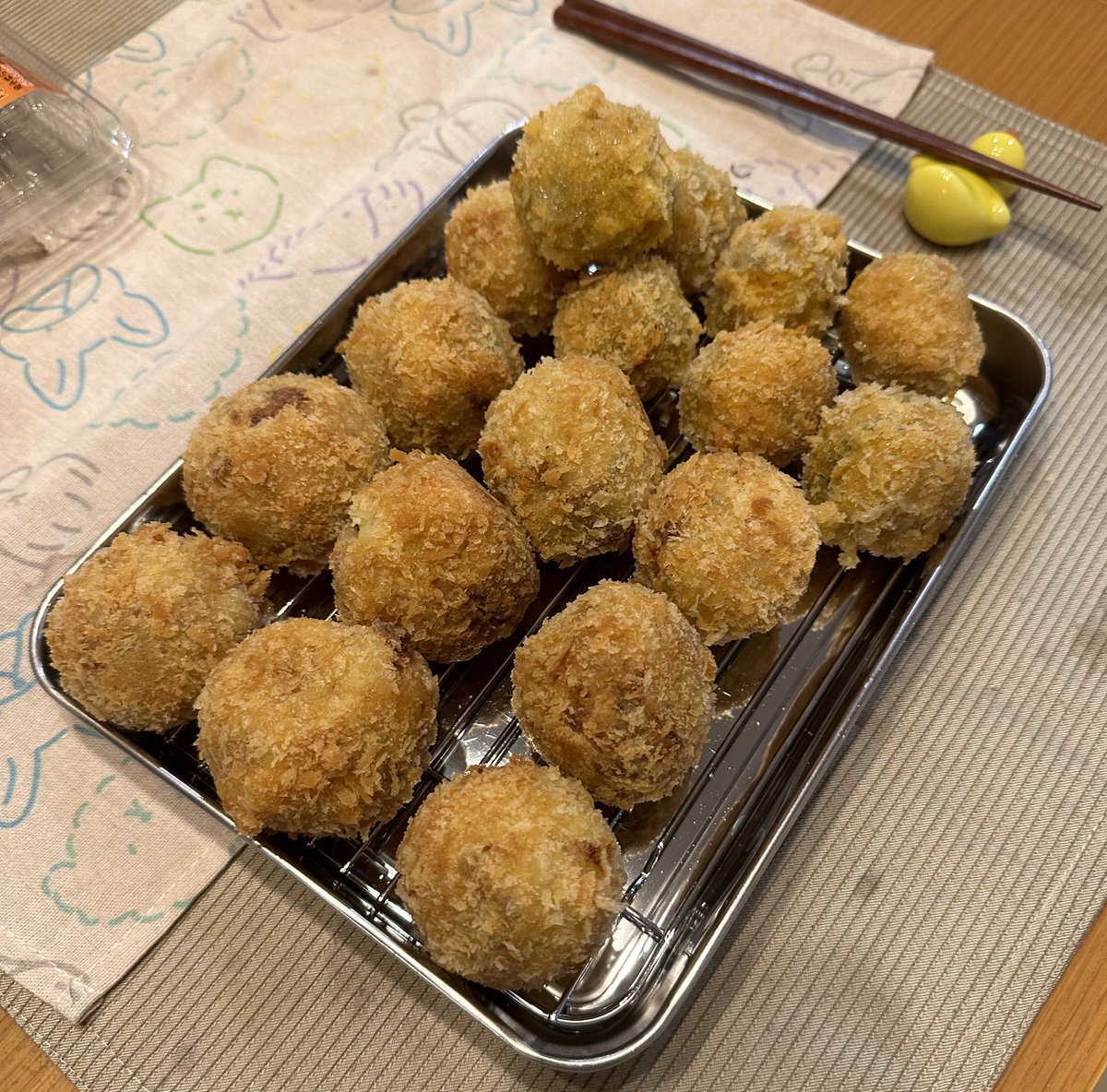 EnergyKinetic's tweet photo. 台風(?)なのでコロッケ作ったった🧑‍🍳 https://t.co/O7bPeoMDwk