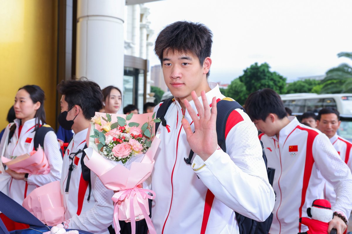 Chinese Olympic champions arrived in Macau for a visit😊 #ParisOlympics