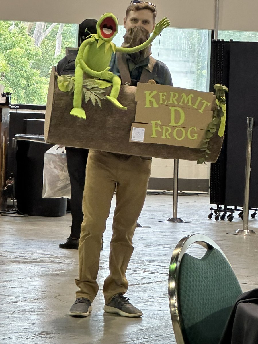 I’m tabling at Anime Magic #animemagic booth 259 this weekend in Rosemont, IL! Don’t have a map photo of where my booth is because the map doesn’t have my booth on it 🥺 But I’m here through Sunday night!