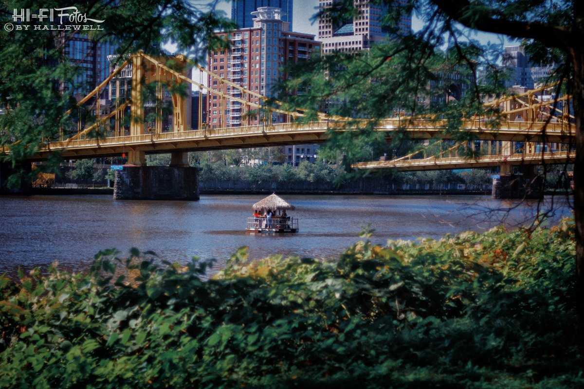 DAVEandDAVEshow's tweet photo. What's better than a tiki bar? A floating tiki bar of course. 🗿🌴🧉 @TikisPittsburgh https://t.co/UjHI49i4r6