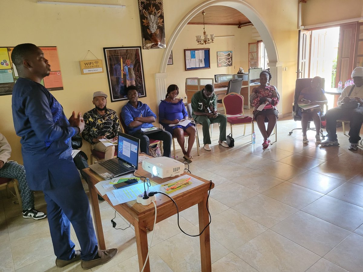 SalomonGraoson's tweet image. #BlogDay2024 

What tools should bloggers and content creators use to verify information before sharing it online?

@DonaldTchiengue  shared his expertise on this topic during the workshop on #Digital #HumanRights .....

#ABC
#DefyHateNow #DigitalSafeSpaces