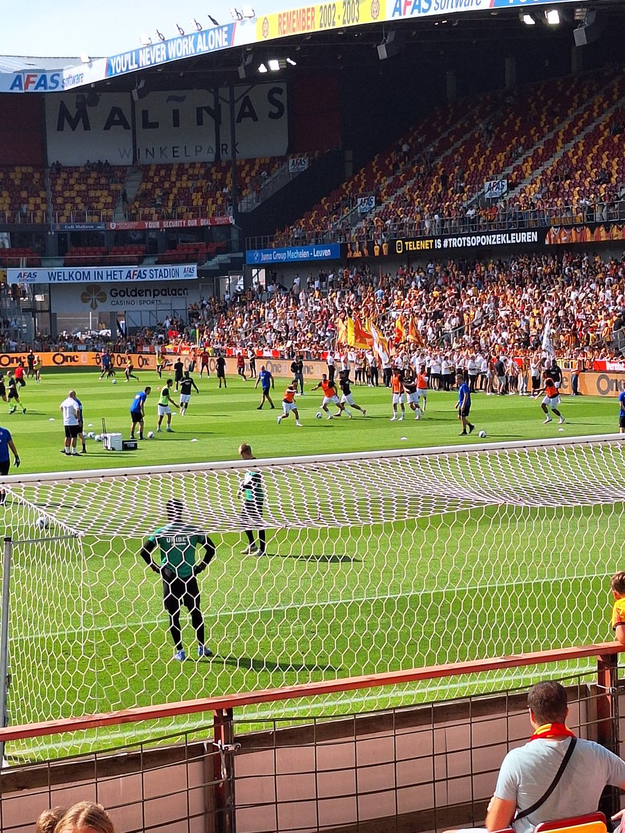 Nu nog aan't genieten van de zon, seffens van een (hopelijk) mooie match. #kvm