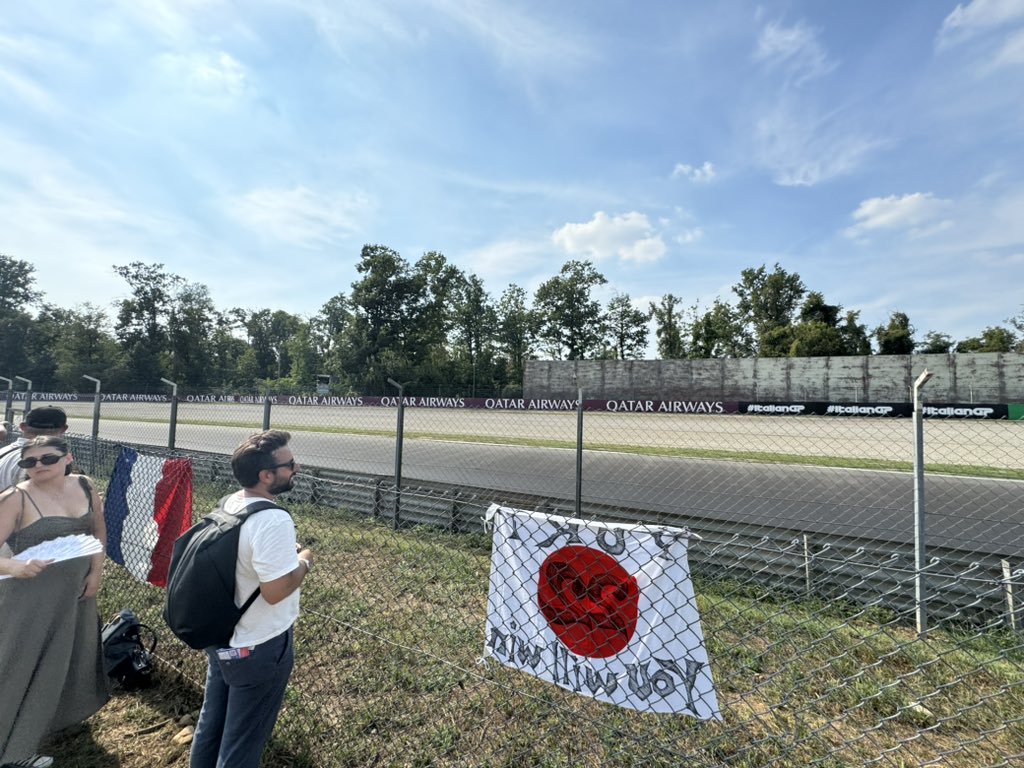geekdango's tweet photo. 予選はクルヴァグランデ（第一シケイン後の緩い右カーブ）で観戦します！
#f1jp
#MonzaGP
#yukitsunoda
#YT22
#ItalianGP
#VCARB https://t.co/t8AHqiC8Ks