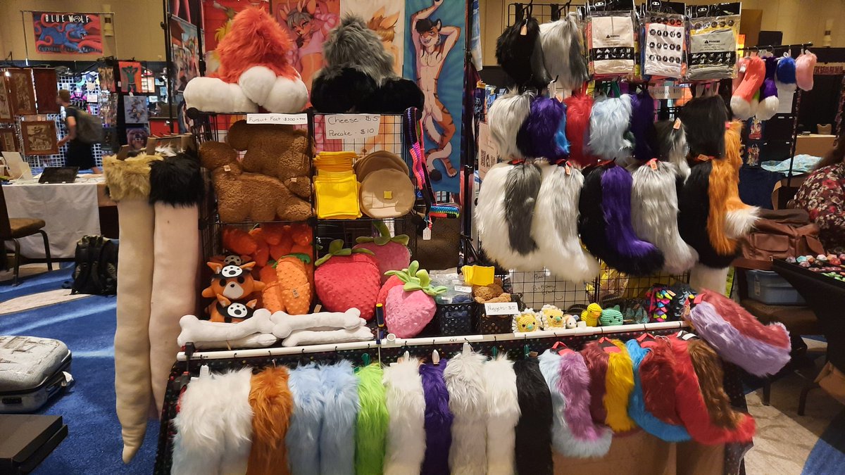 New set up for today! Thanks again to eveyone who stopped by yesterday! 
My team will mostly be the ones at the table today! Ill be down sometime in the afternoon :3