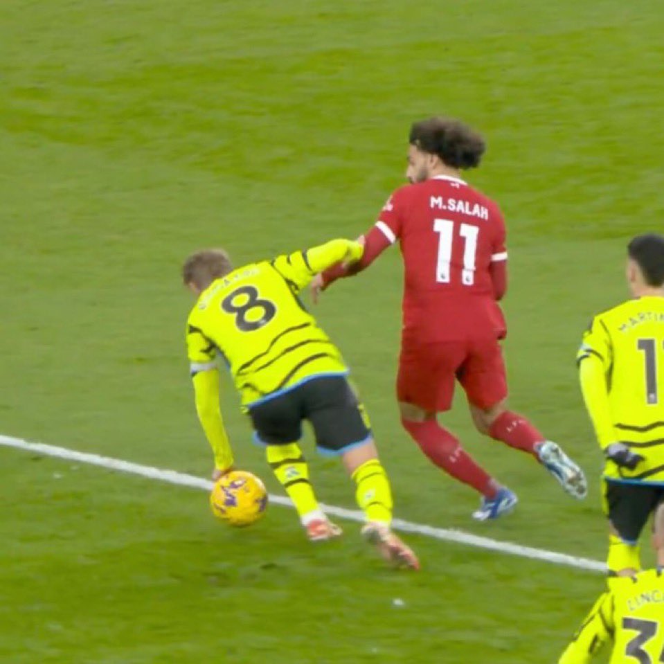 Mikel Arteta “We have to accept Referees sometimes miss things, get things wrong it’s part of the game” 👀