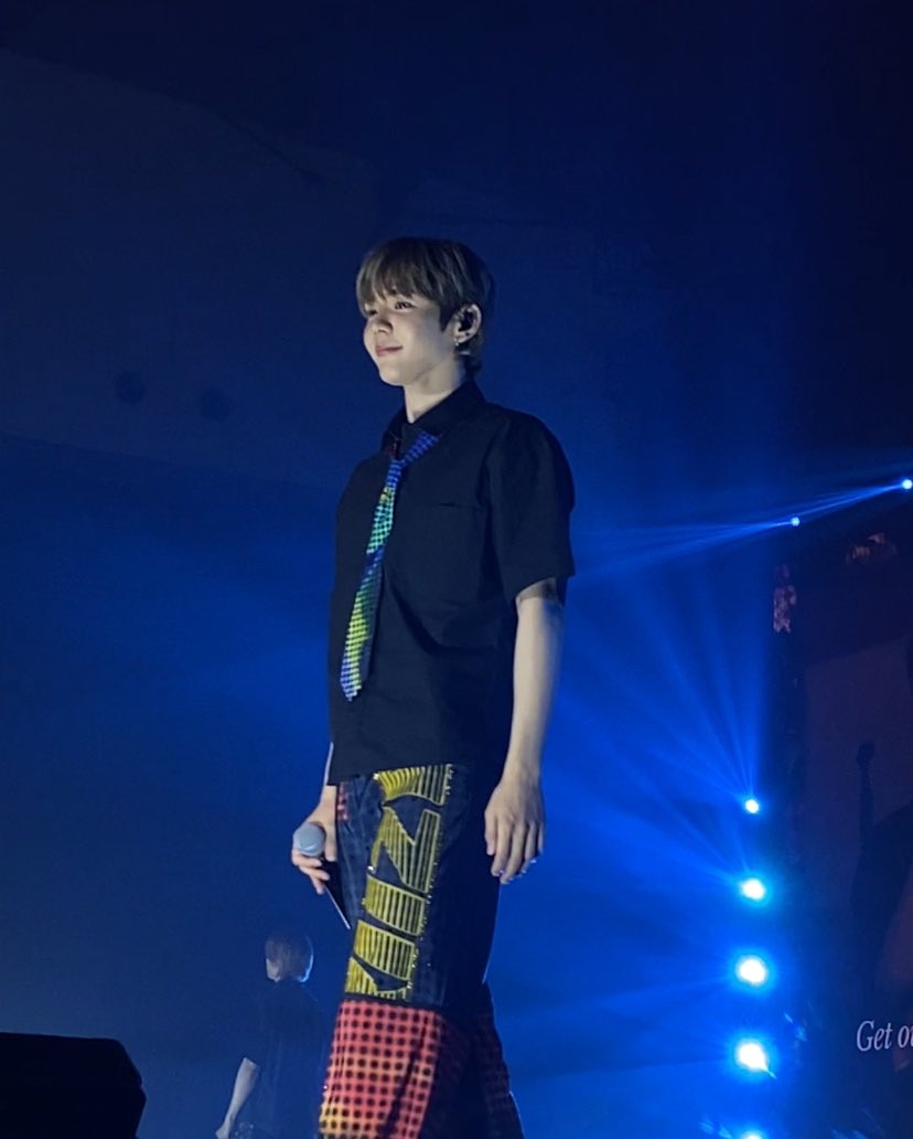 sungchancool's tweet image. review buat kak shota! dia aktif banget selama di konser dan fan service dia patut diacungin JEMPOL 👍🏻 selalu senyum dan notice semuanyaaa, lucu banget dia beneran hiperaktif terus dia kalo dance selalu powerfull walaupun cuman buat challange games doang detail banget 😭