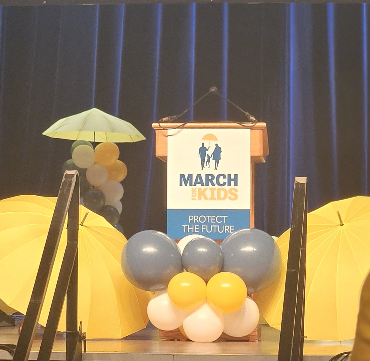 Becky4Wake's tweet photo. Your rights DO NOT stop at the door. Kids need their parents to stand up for what they need.
#MarchforKids
#ParentalRights
@Moms4Liberty
@M4LWakeNC
#nced #ncpol https://t.co/SqPG5CdDYl