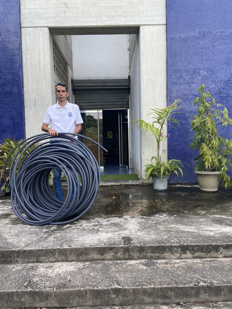 Gracias a un benefactor anónimo que nos donó un rollo de manguera plástica para riego que usaremos en el desarrollo de nuestra BioIsla del MIZA, contribuyendo así a conservar la biodiversidad urbana en Maracay, Venezuela. ¡Ud también puede colaborar con artículos para jardineria!