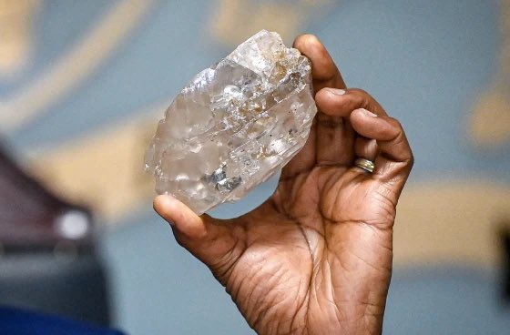 EquityDiamond's tweet image. #KnowYour #Diamonds
Diamonds are #forever, not just for lovers. They're a symbol of enduring value and timeless elegance. 

What’s your favorite diamond cut?

Happy Weekend. 

 #luxury #diamonds #SaturdayThoughts 💎✨
#Botswana  #Diamond #Second #Biggest in over a #century