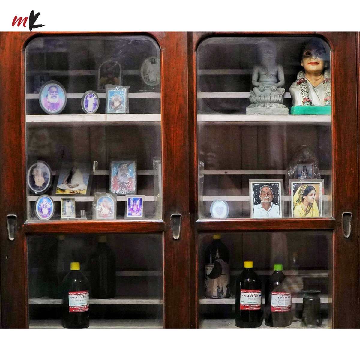 TT_My_Kolkata's tweet photo. Have this century-old shop at #Sovabazar ever caught your eye? If not, check out this historical photography outlet with #MyKolkata.
🔗: https://t.co/CymGE5VxYs
#Photography #PhotographyStudio #KolkataHistory #KolkataHeritage #KolkataTrivia #Kolkata https://t.co/1uAFdt7URv