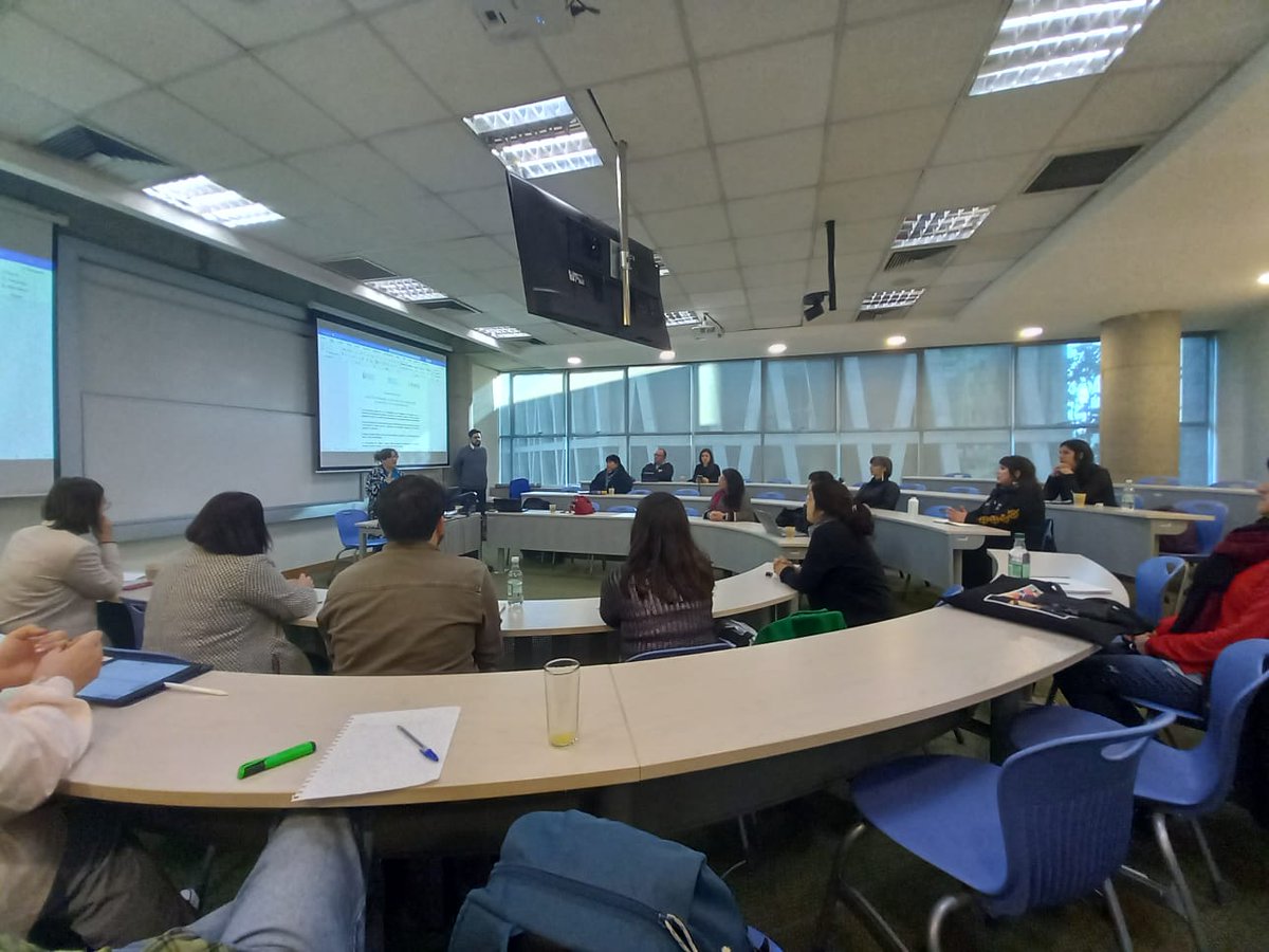 Emmanuelle Barozet (@emmanuellebaro3) on Twitter photo En la primera jornada presencial de la 5a versión del curso Técnicas de la Democracia Deliberativa y la Mediación, impartido por <a href="/facsouchile/">Ciencias Sociales</a> <a href="/institutfran/">Instituto Francés de Chile</a> <a href="/CentroCOES/">COES</a>, con líderes sociales que llegaron de todo el país. En la primera jornada presencial de la 5a versión del curso Técnicas de la Democracia Deliberativa y la Mediación, impartido por <a href="/facsouchile/">Ciencias Sociales</a> <a href="/institutfran/">Instituto Francés de Chile</a> <a href="/CentroCOES/">COES</a>, con líderes sociales que llegaron de todo el país.
