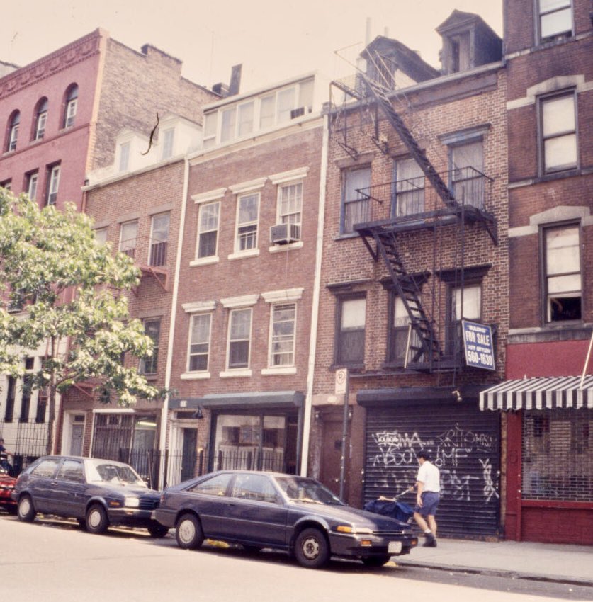 GVSHP's tweet image. We just added 300+ images to our historic image archive (now over 5K!) from a 1995 survey by @studiotinker of federal style (ca.1790-1835) houses in Lower Manhattan. See this amazing time capsule — some pristinely restored, some since destroyed: villagepreservation.org/campaign-updat…