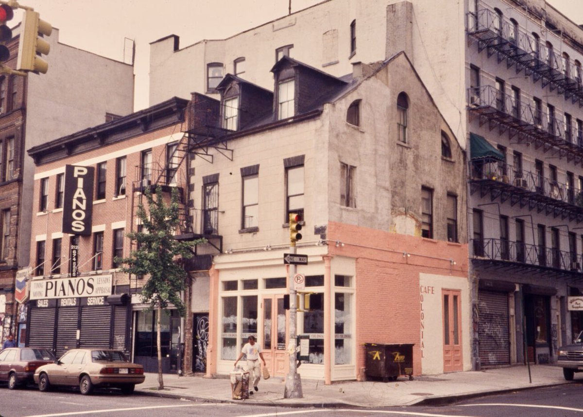 GVSHP's tweet image. We just added 300+ images to our historic image archive (now over 5K!) from a 1995 survey by @studiotinker of federal style (ca.1790-1835) houses in Lower Manhattan. See this amazing time capsule — some pristinely restored, some since destroyed: villagepreservation.org/campaign-updat…
