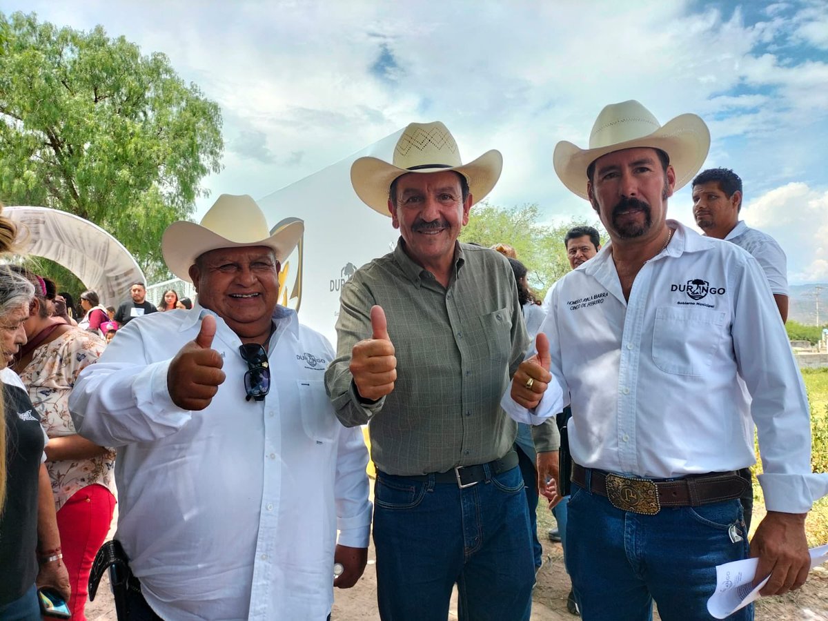 Pedro_SilerioG's tweet photo. En el campo también el futuro es contigo, porque con el alcalde @josejoseantonio se han generado obras y apoyos para impulsar al sector agropecuario, a los productores y sus familias

Así lo constatamos en el poblado Morcillos, en la réplica del #2oInforme 

¡Al 100 con el campo! https://t.co/vqvTLXrWnP