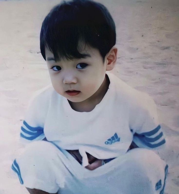 آخه کی باورش میشه جونگکوک کوچولو جدی جدی 27 سالش شده باشه؟!😭

HAPPY BIRTHDAY JUNGKOOK 
#JungkookIsGolden
#NeverLetJKGo
#StandingNextToJK