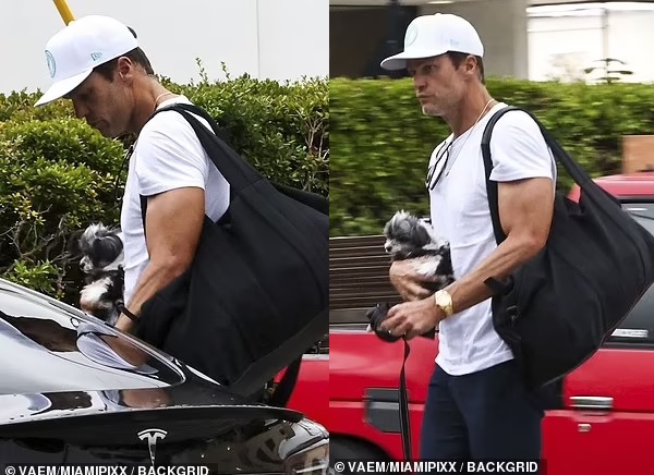 ESPNsavages's tweet photo. Tom Brady is keeping himself in solid shape almost 18 months on from his NFL retirement https://t.co/NMCigifTiw