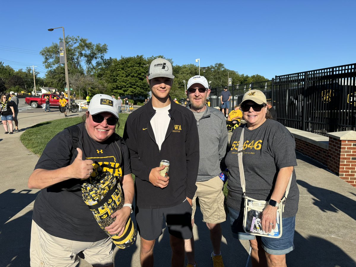I_like2sing's tweet photo. We’re back in Heaven! Let’s Go Hawks! Ready for the WAVE 💛🖤 and a WIN!
#FightForIowa #kinnick @iafan4life @HawkeyeFootball https://t.co/BMxd2QkJWV