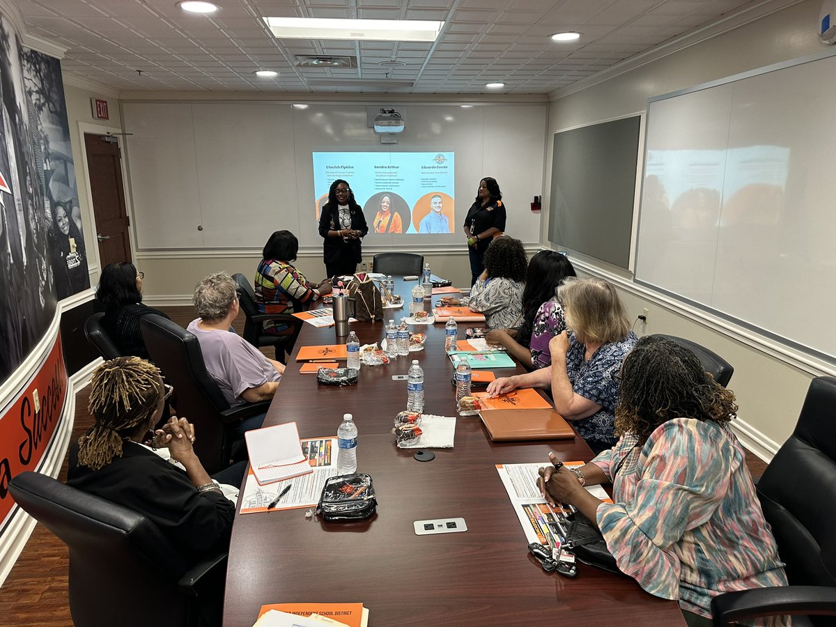 CherishPipkins's tweet image. As a student, teacher, leader and administrator, let me tell you about @LancasterISD…😊 🧡🐾🐅
@LISD_Careers 
#DreamBeleieveRoar 
#TeamHR