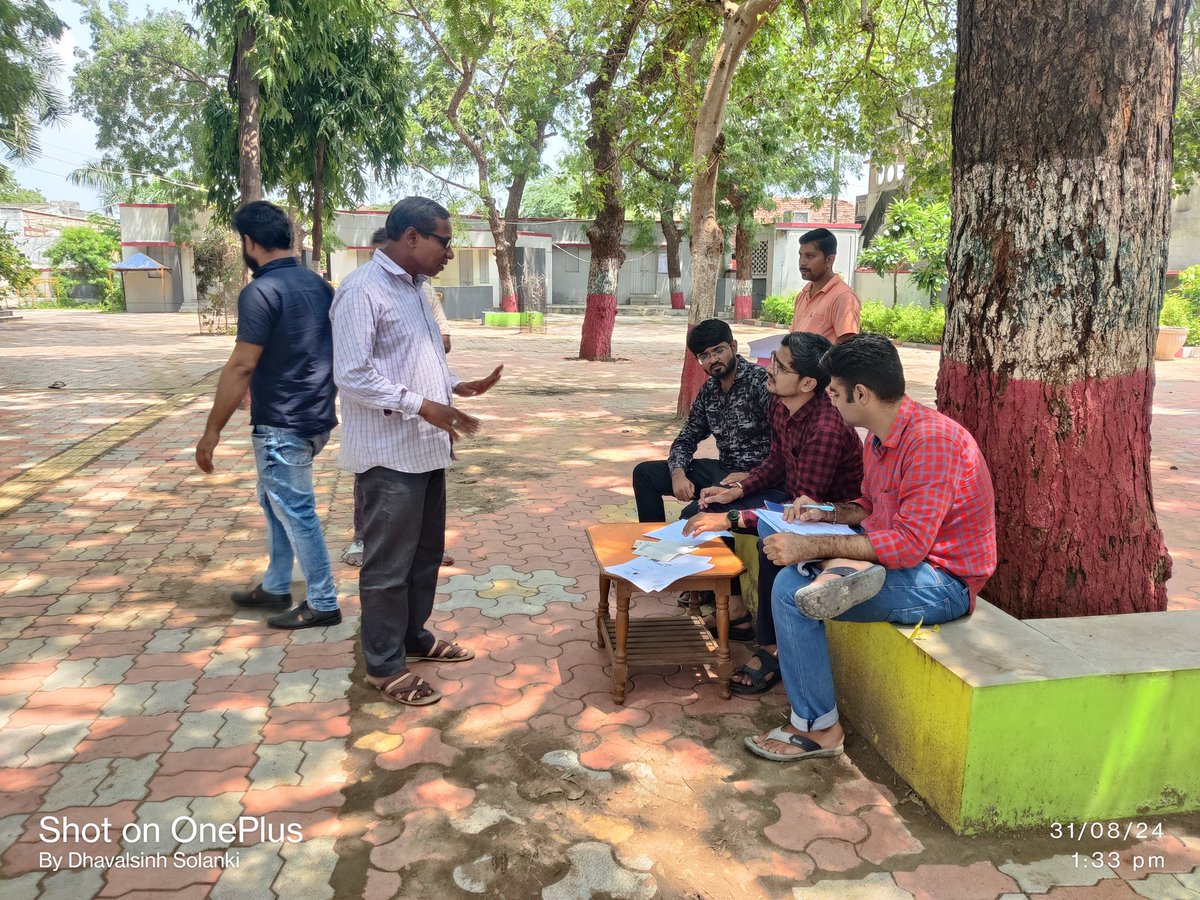 TCMBorsad's tweet photo. બદલપુર ગામે અતિવૃષ્ટિ બાદ થયેલ મિલકત નુકસાન સંબંધિત સહાય અંગે સર્વેની કામગીરી કરતા તાલુકાના તલાટી કમ મંત્રીશ્રીઓ..
@DDO_Anand 
@CollectorAnd 
@sdmborsad 
@MahitiAnand 
@BorsadTdo 
@AndTCMOfficial 
@GRTMM1 https://t.co/YyBJl2fIkv