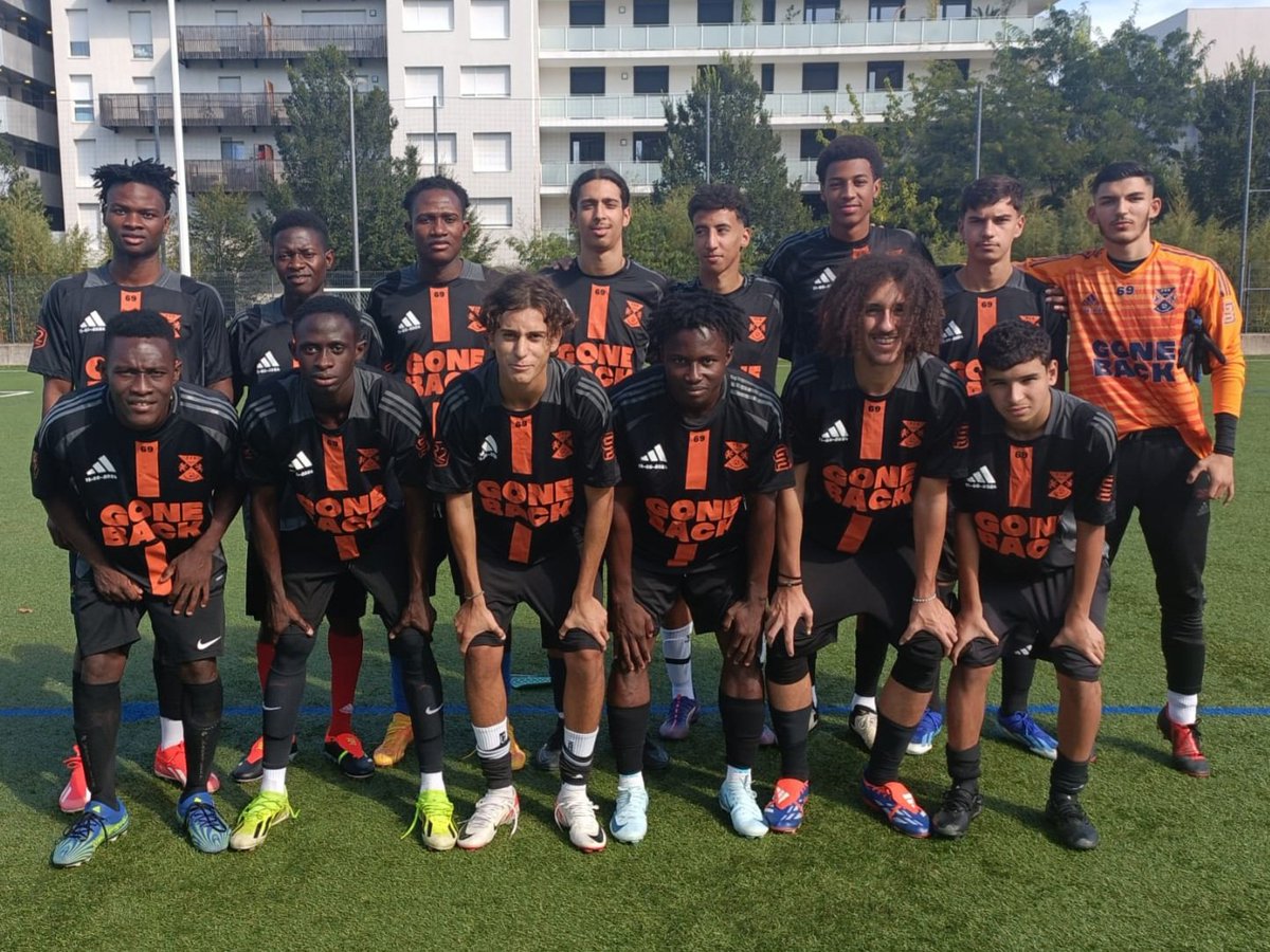 GonesRadioOff's tweet photo. 𝗚𝗘𝗡𝗘𝗥𝗔𝗧𝗜𝗢𝗡 𝗚𝗘𝗥𝗟𝗔𝗡𝗗 🧡🖤
Nos gones du FC Gerland arborent fièrement les nouveaux maillots de la saison pour la première fois ! Ici, c'est le 69. https://t.co/jEQp2he9fA
