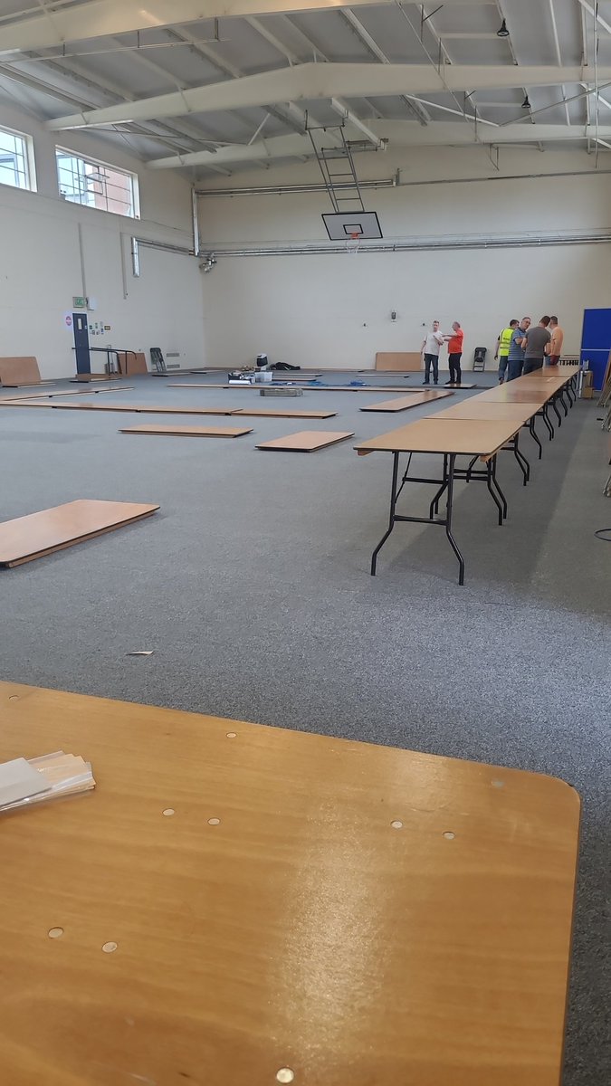 paulbowen18's tweet photo. Helping set up for Telford Hamfest https://t.co/aWkE3sXUuC