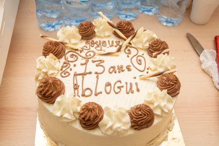 ablogui's tweet image. 🎉 𝐑𝐞𝐭𝐨𝐮𝐫 𝐞𝐧 𝐢𝐦𝐚𝐠𝐞𝐬 : 𝐉𝐨𝐮𝐫𝐧𝐞́𝐞 𝐈𝐧𝐭𝐞𝐫𝐧𝐚𝐭𝐢𝐨𝐧𝐚𝐥𝐞 𝐝𝐮 𝐁𝐥𝐨𝐠 𝐞𝐭 𝟏𝟑 𝐚𝐧𝐬 𝐝𝐞 𝐥&apos;𝐀𝐁𝐋𝐎𝐆𝐔𝐈 ! 📸
Découvrez les temps forts du panel. Après des échanges enrichissants, nous avons célébré avec la coupe du gâteau ! 🎂  #ABLOGUI #BlogDay2024