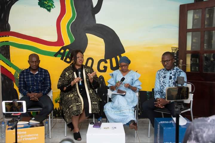 ablogui's tweet image. 🎉 𝐑𝐞𝐭𝐨𝐮𝐫 𝐞𝐧 𝐢𝐦𝐚𝐠𝐞𝐬 : 𝐉𝐨𝐮𝐫𝐧𝐞́𝐞 𝐈𝐧𝐭𝐞𝐫𝐧𝐚𝐭𝐢𝐨𝐧𝐚𝐥𝐞 𝐝𝐮 𝐁𝐥𝐨𝐠 𝐞𝐭 𝟏𝟑 𝐚𝐧𝐬 𝐝𝐞 𝐥&apos;𝐀𝐁𝐋𝐎𝐆𝐔𝐈 ! 📸
Découvrez les temps forts du panel. Après des échanges enrichissants, nous avons célébré avec la coupe du gâteau ! 🎂  #ABLOGUI #BlogDay2024