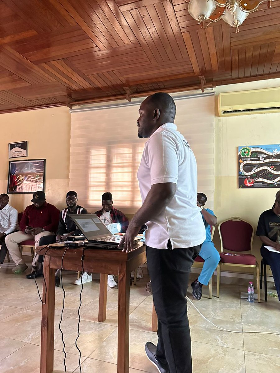 SalomonGraoson's tweet image. #BlogDay2024

Promoting Human Rights and Ethical Considerations in Content Creation: A Keynote by Thierry Didie Kuicheu, #ABC President, at the Digital Human Rights Workshop.

#DefyHateNow #DigitalSafeSpaces 
@Le_TDK